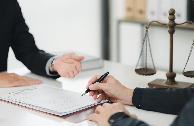 Lawyer is consulting client